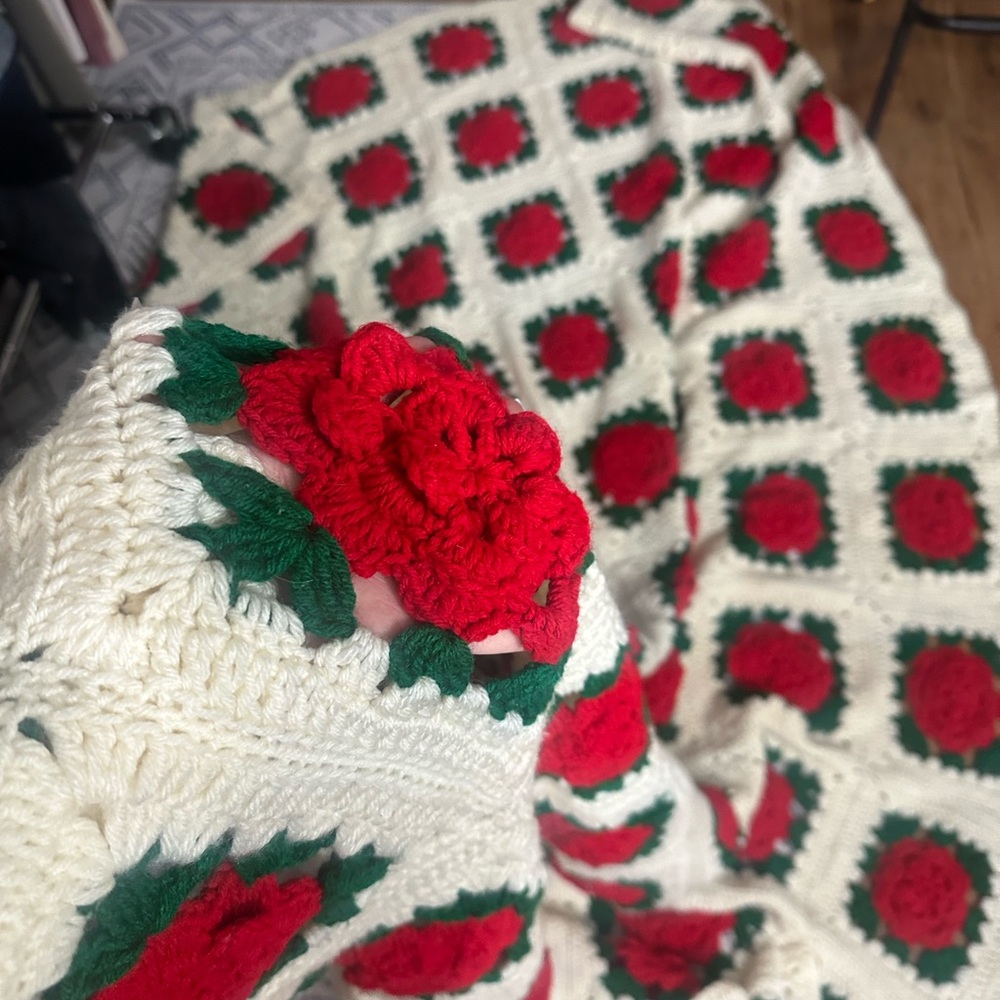 Crochet Blanket with Red Roses